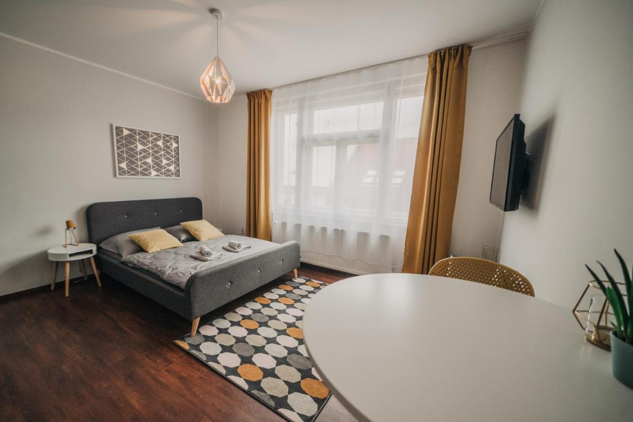 Citybeat Apartments, 400M From The Square Plzen Exterior photo